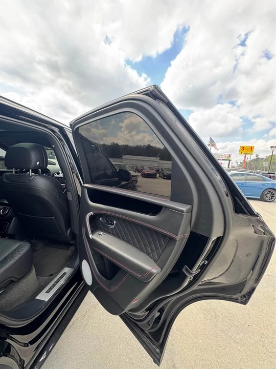 2018 Bentley Bentayga - Image 8 of 11