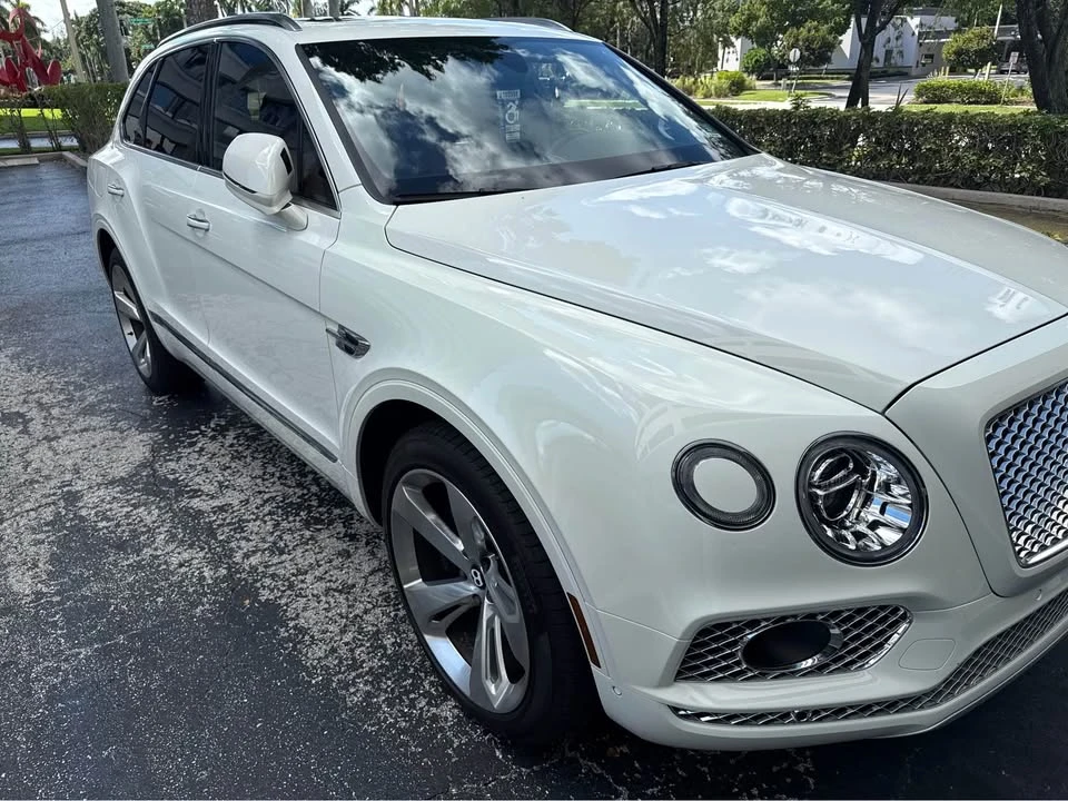 2018 Bentley Bentayga - Image 2 of 9