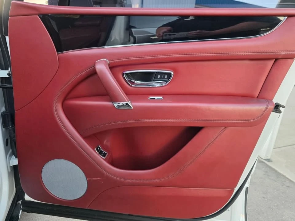 2018 Bentley Bentayga - Image 13 of 16
