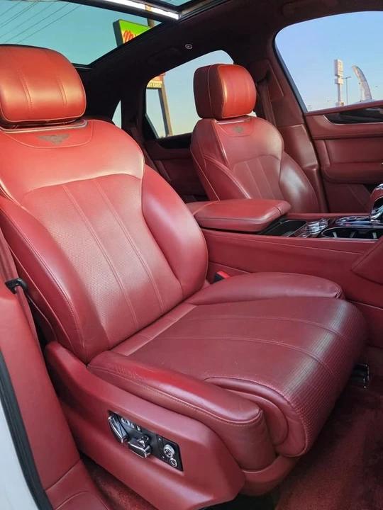 2018 Bentley Bentayga - Image 11 of 16