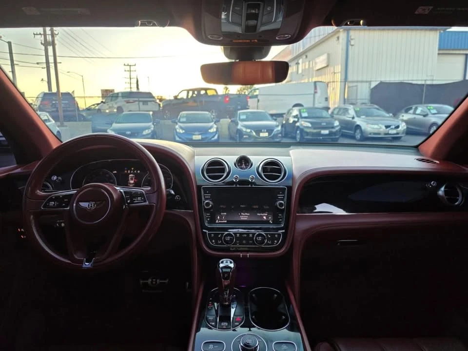 2018 Bentley Bentayga - Image 8 of 16