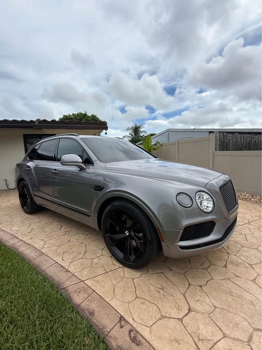 2018 Bentley Bentayga - Image 2 of 9