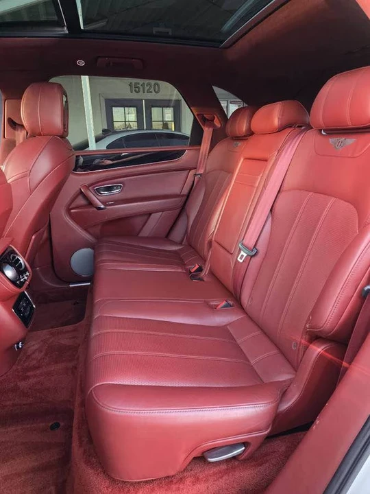 2018 Bentley Bentayga - Image 8 of 16