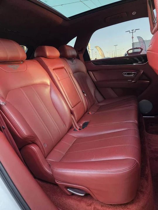 2018 Bentley Bentayga - Image 9 of 16