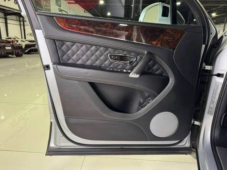 2018 Bentley Bentayga - Image 12 of 15