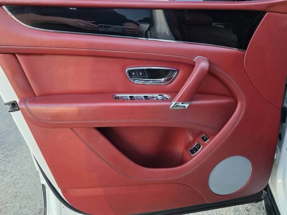 2018 Bentley Bentayga - Image 11 of 16