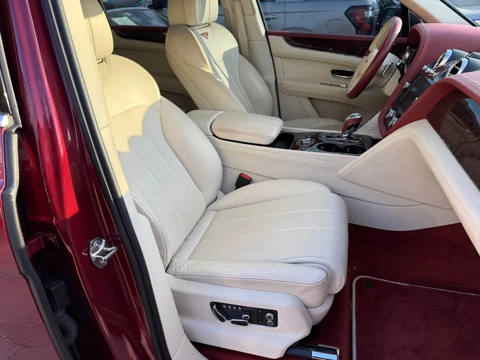 2018 Bentley Bentayga - Image 15 of 16