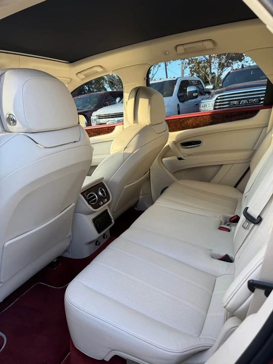 2018 Bentley Bentayga - Image 9 of 16
