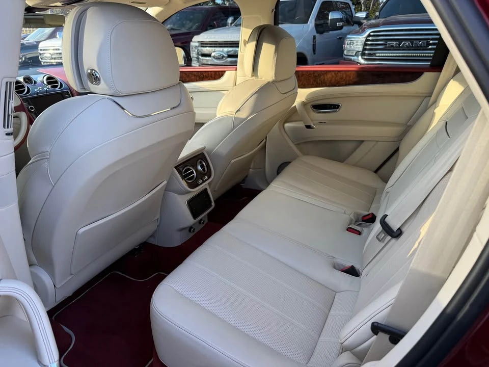 2018 Bentley Bentayga - Image 10 of 16