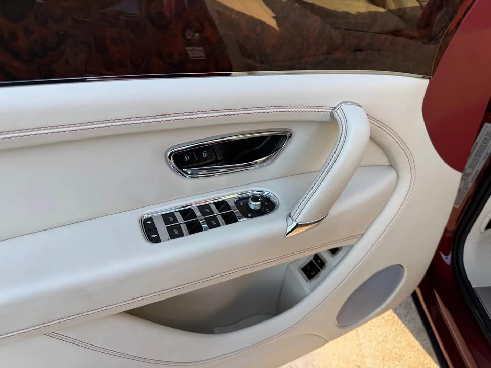2018 Bentley Bentayga - Image 11 of 16