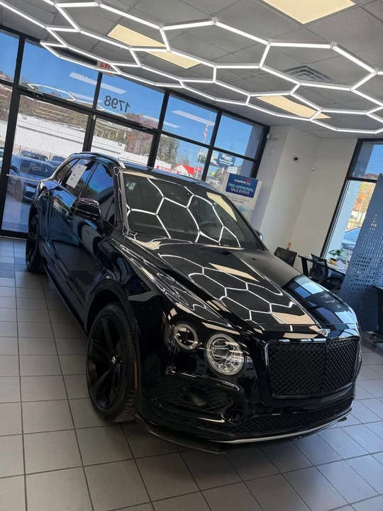 2018 Bentley Bentayga - Image 2 of 11