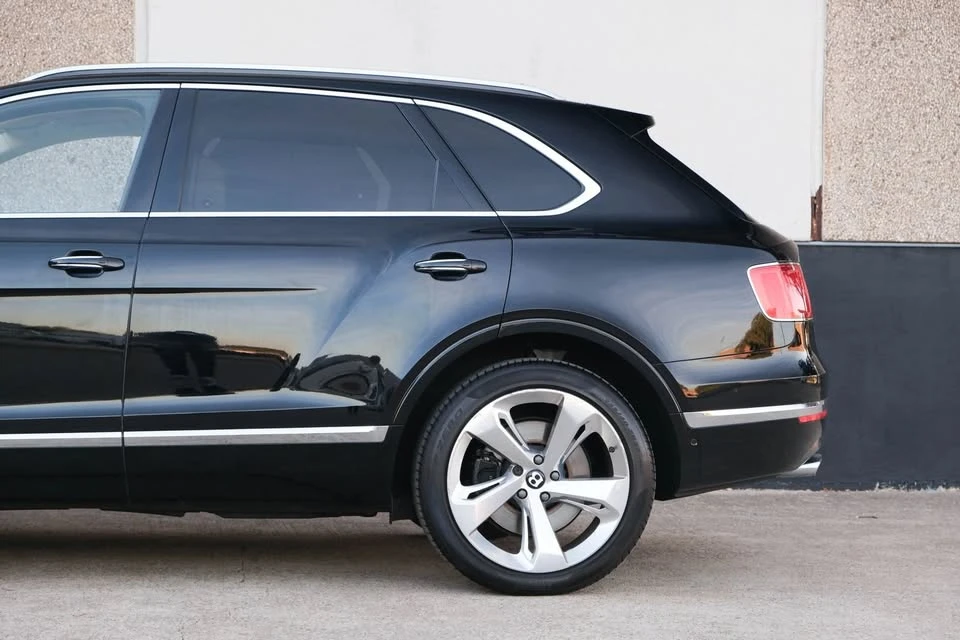 2018 Bentley Bentayga - Image 8 of 20