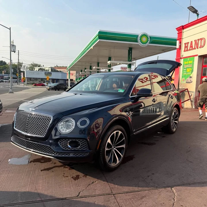 2018 Bentley Bentayga - Image 5 of 9
