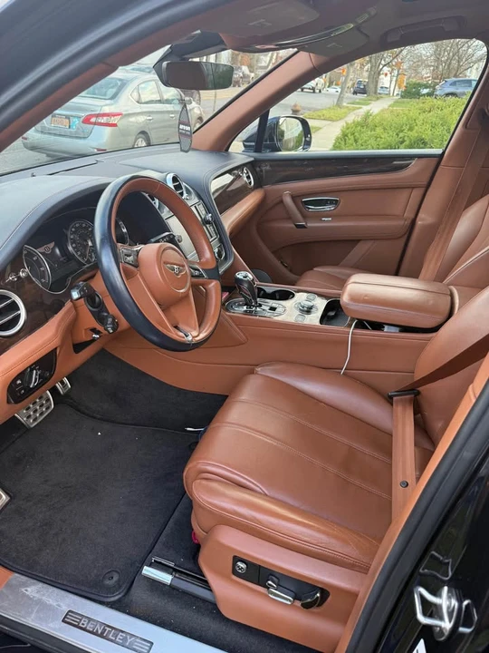 2018 Bentley Bentayga - Image 7 of 9