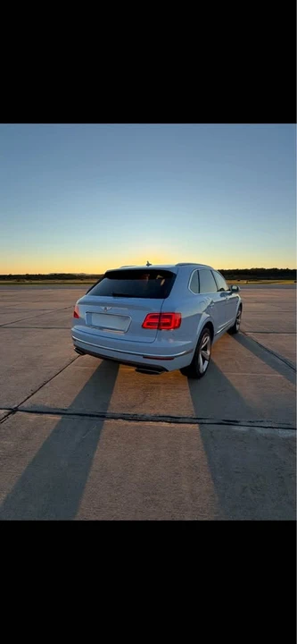 2018 Bentley Bentayga - Image 2 of 11