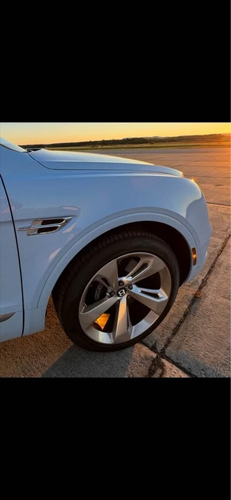 2018 Bentley Bentayga - Image 5 of 11
