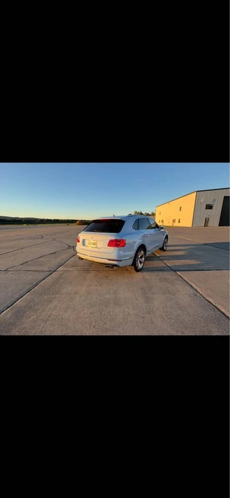 2018 Bentley Bentayga - Image 9 of 11