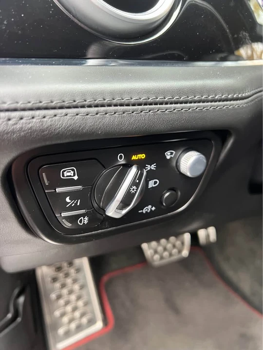 2018 Bentley Bentayga - Image 15 of 16