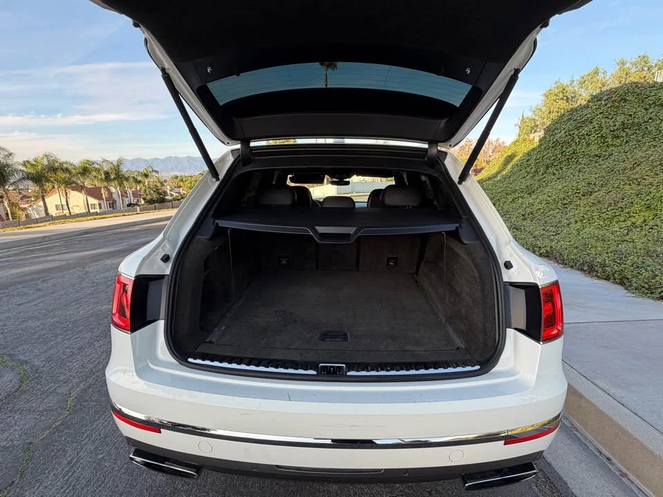 2018 Bentley Bentayga - Image 18 of 19
