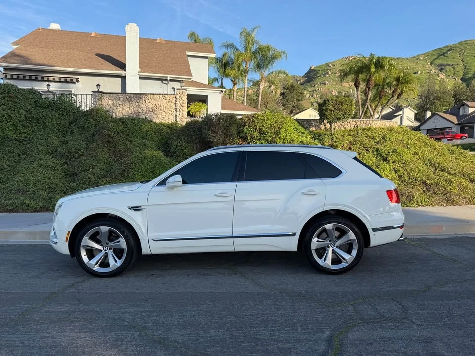 2018 Bentley Bentayga - Image 2 of 19