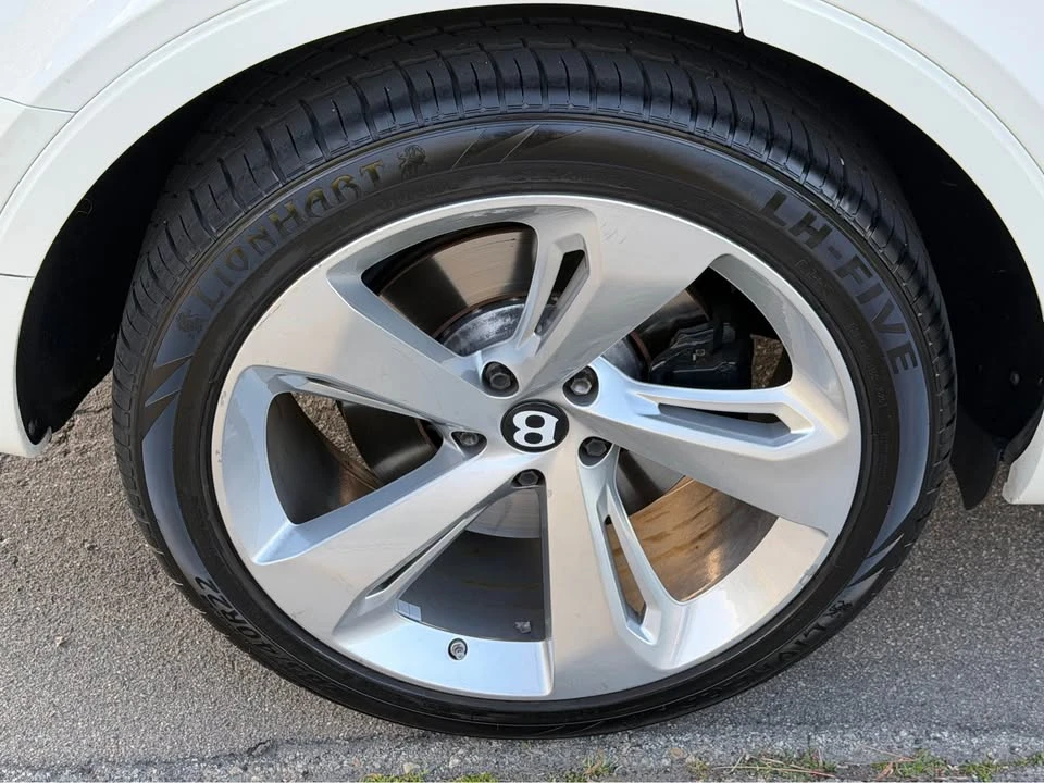 2018 Bentley Bentayga - Image 9 of 19