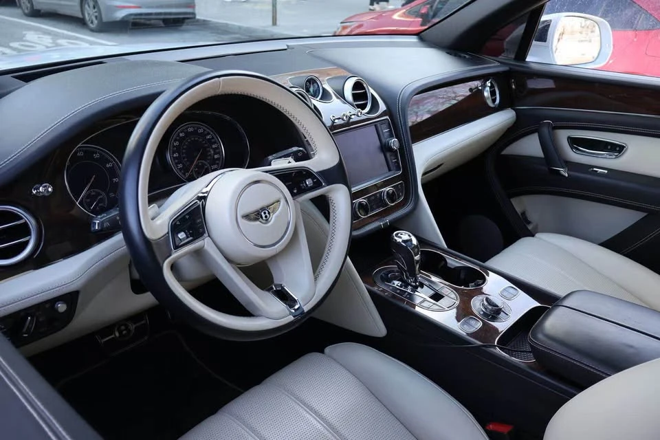 2018 Bentley Bentayga - Image 3 of 5