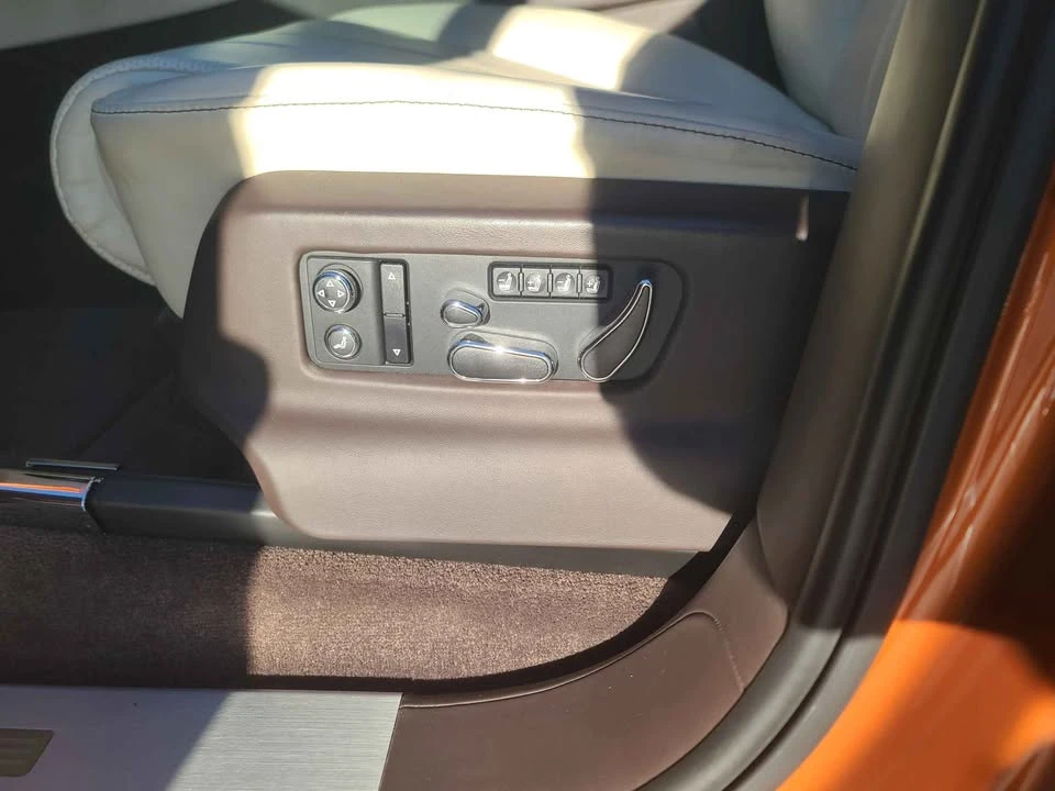 2018 Bentley Bentayga - Image 13 of 17