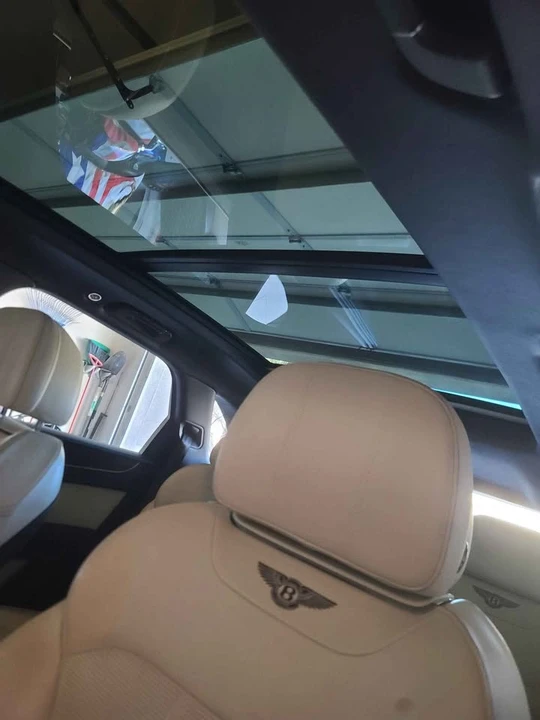 2018 Bentley Bentayga - Image 15 of 17
