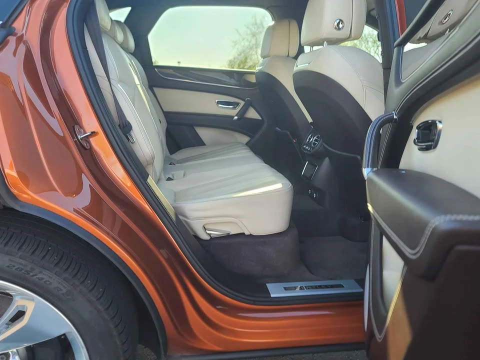 2018 Bentley Bentayga - Image 12 of 17