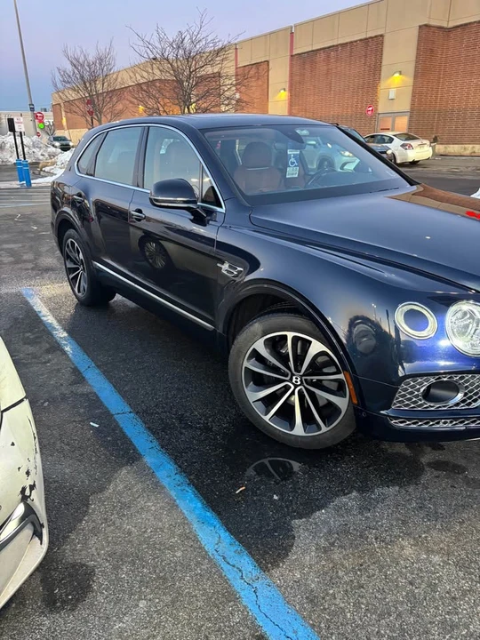 2018 Bentley Bentayga - Image 2 of 10