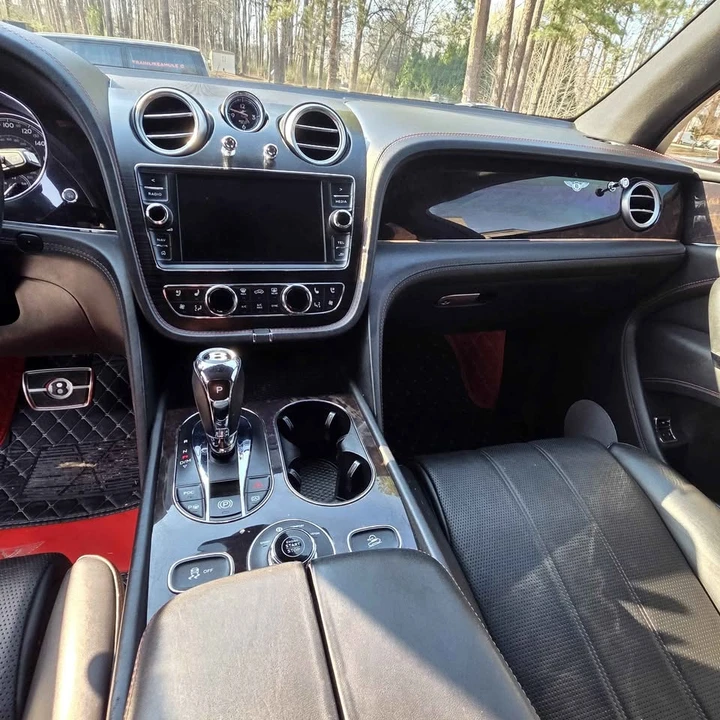 2018 Bentley Bentayga - Image 11 of 17