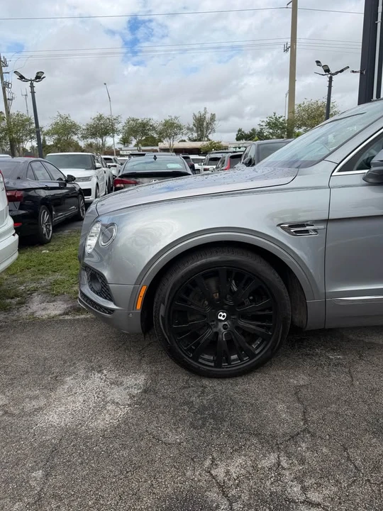 2018 Bentley Bentayga - Image 2 of 8