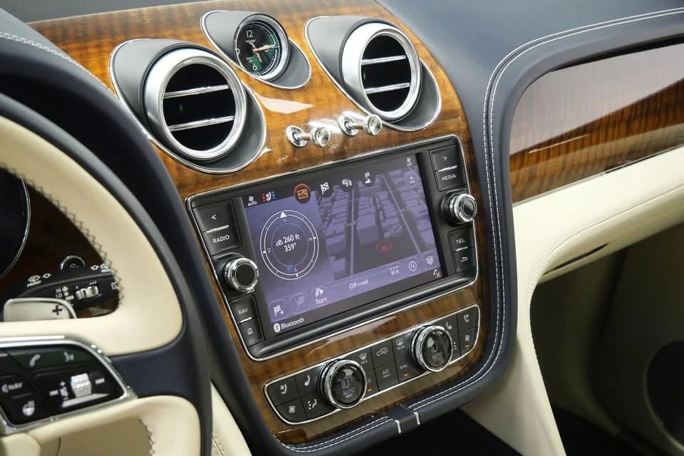 2018 Bentley Bentayga - Image 13 of 15