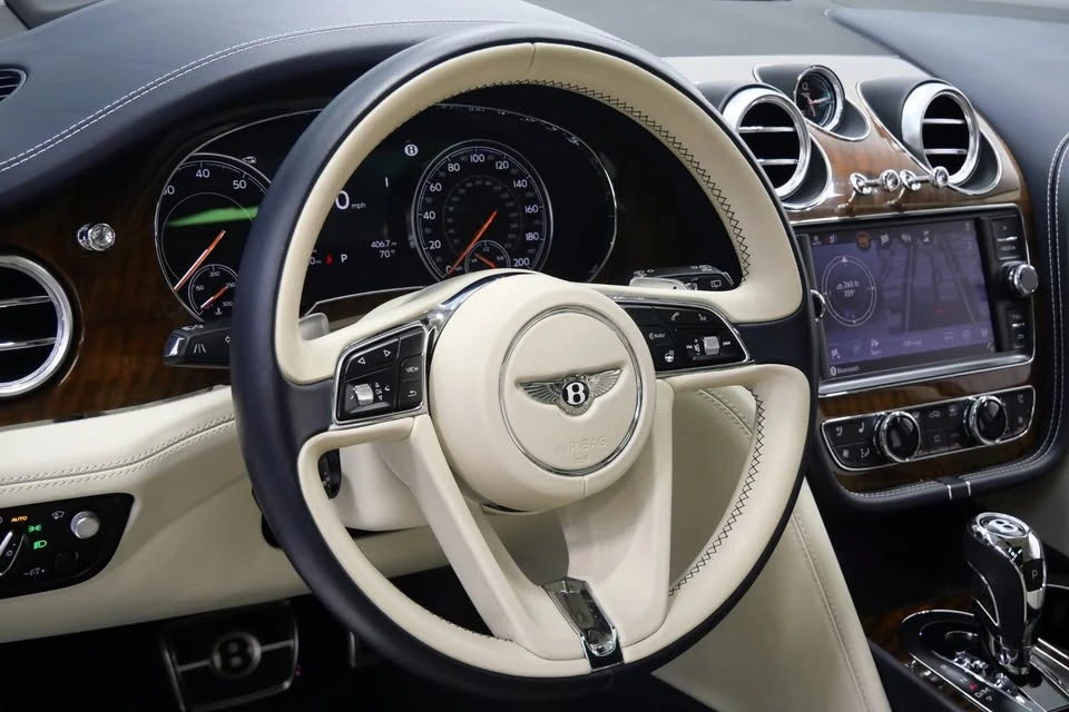 2018 Bentley Bentayga - Image 11 of 15