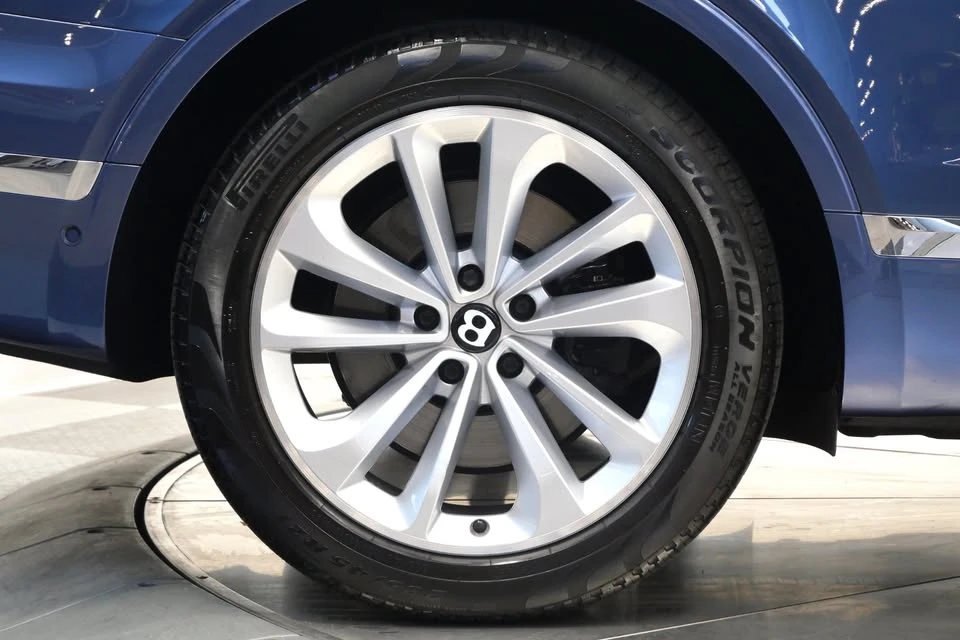 2018 Bentley Bentayga - Image 6 of 15