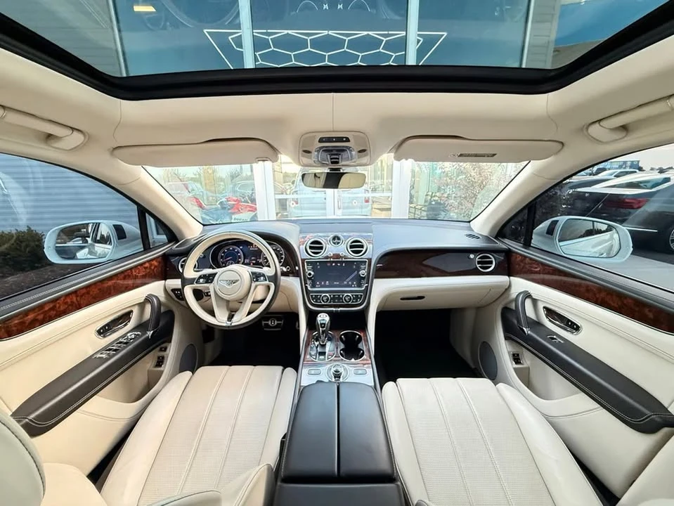 2018 Bentley Bentayga - Image 16 of 20