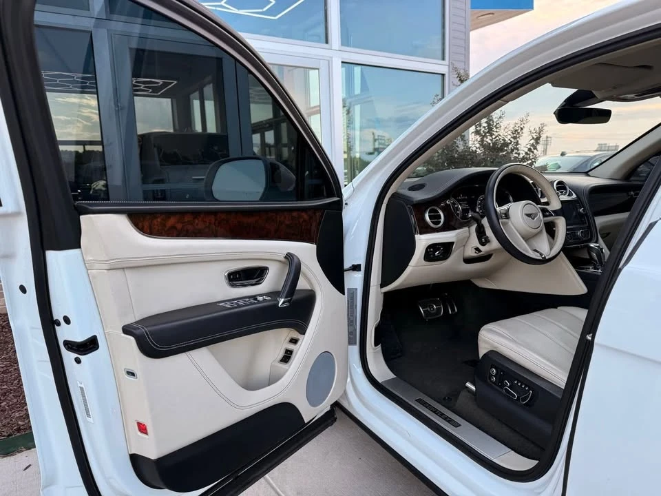 2018 Bentley Bentayga - Image 10 of 20