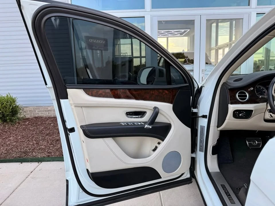2018 Bentley Bentayga - Image 9 of 20