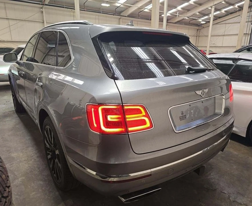 2018 Bentley Bentayga - Image 2 of 4