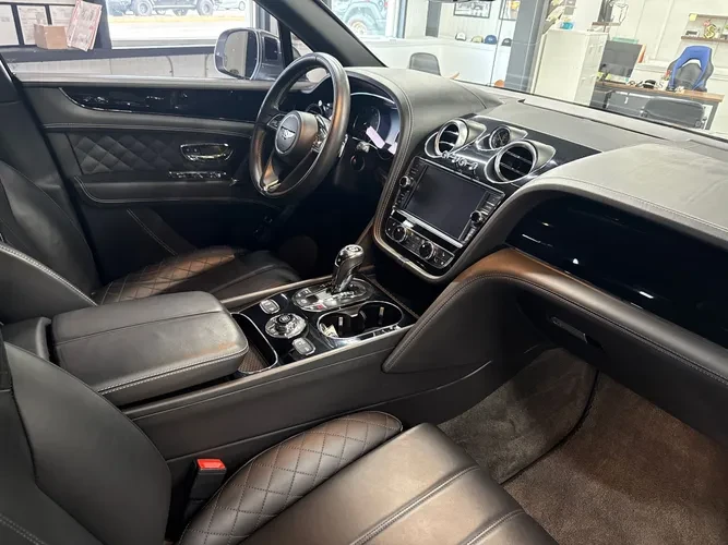 2018 Bentley Bentayga - Image 10 of 15