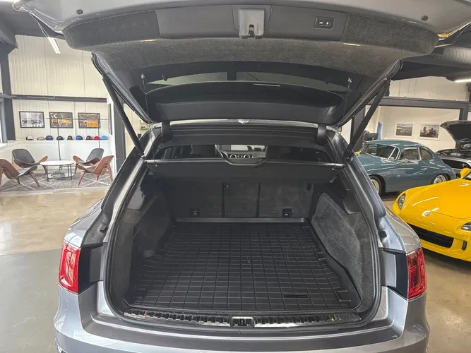 2018 Bentley Bentayga - Image 14 of 15