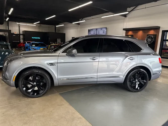 2018 Bentley Bentayga - Image 2 of 15