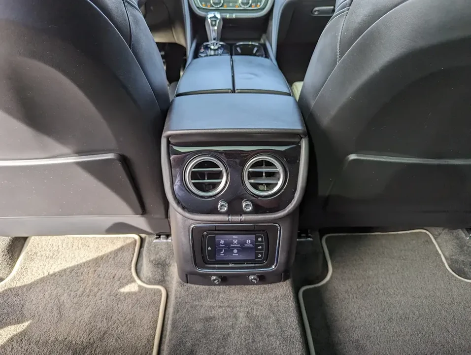 2018 Bentley Bentayga - Image 18 of 19