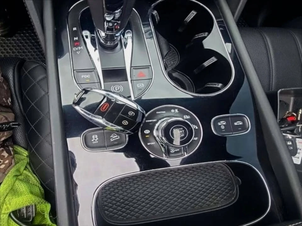 2018 Bentley Bentayga - Image 13 of 16