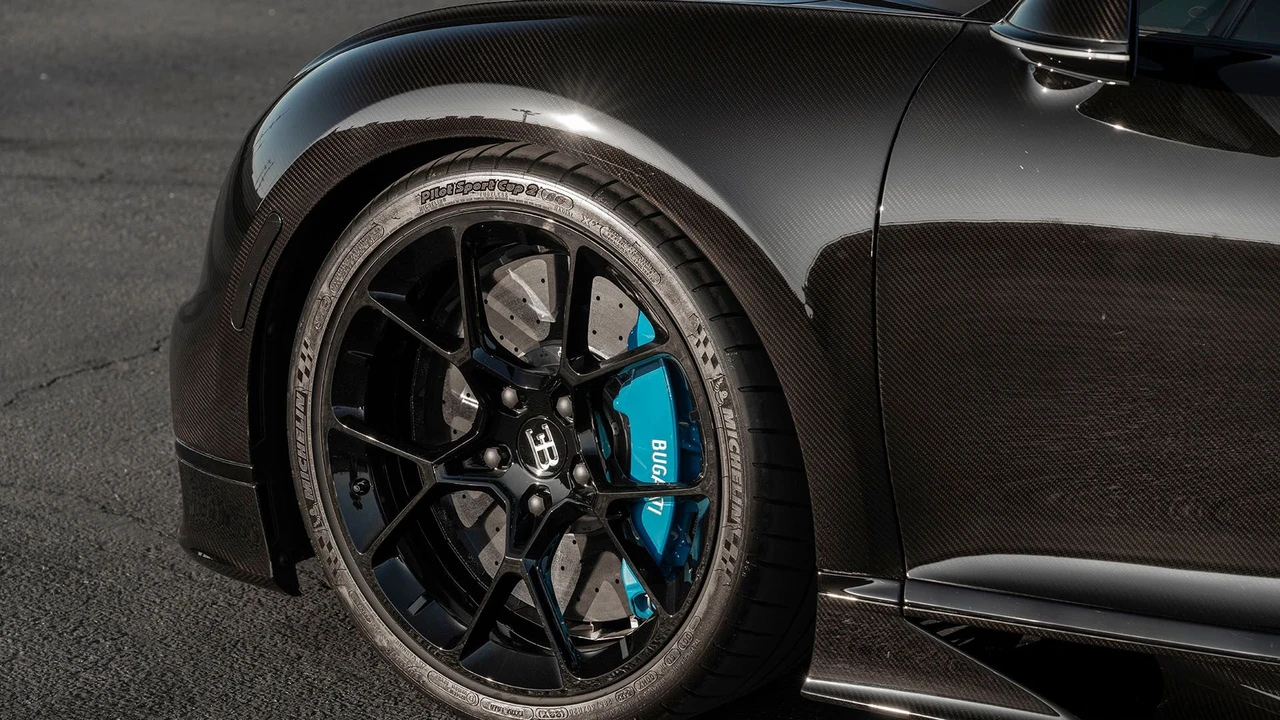 2018 Bugatti Chiron - Image 16 of 31