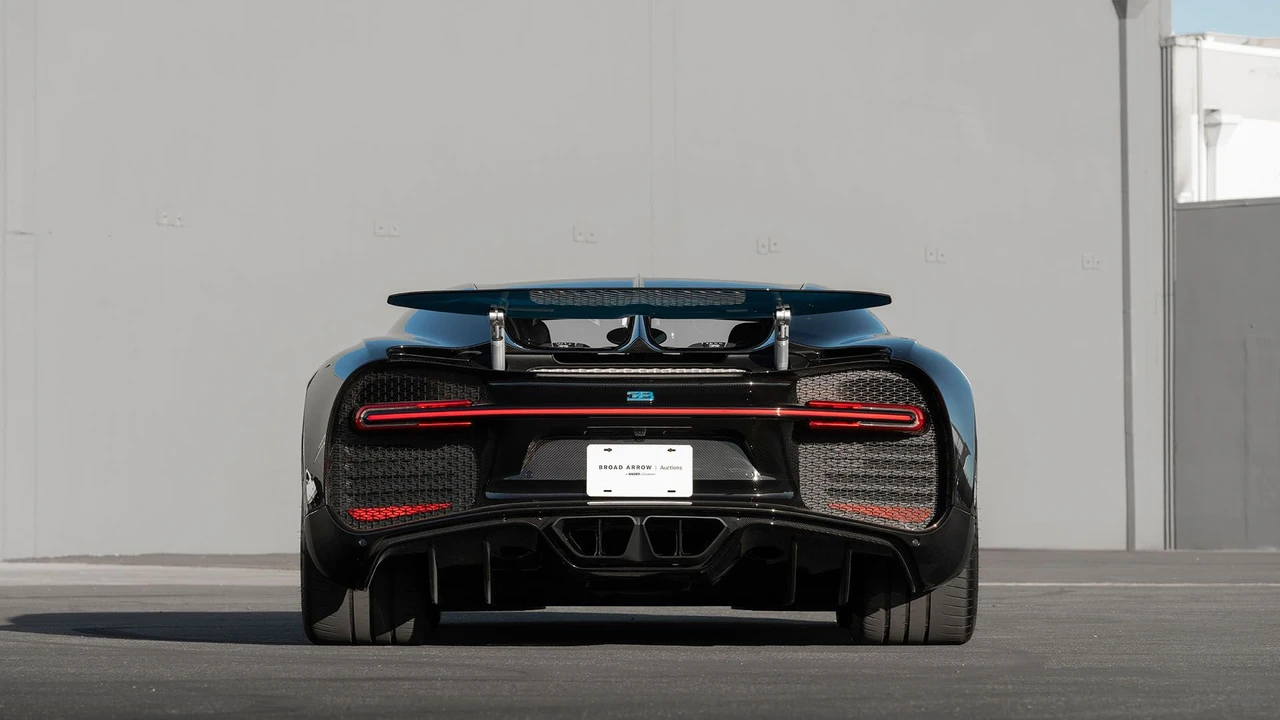 2018 Bugatti Chiron - Image 2 of 31