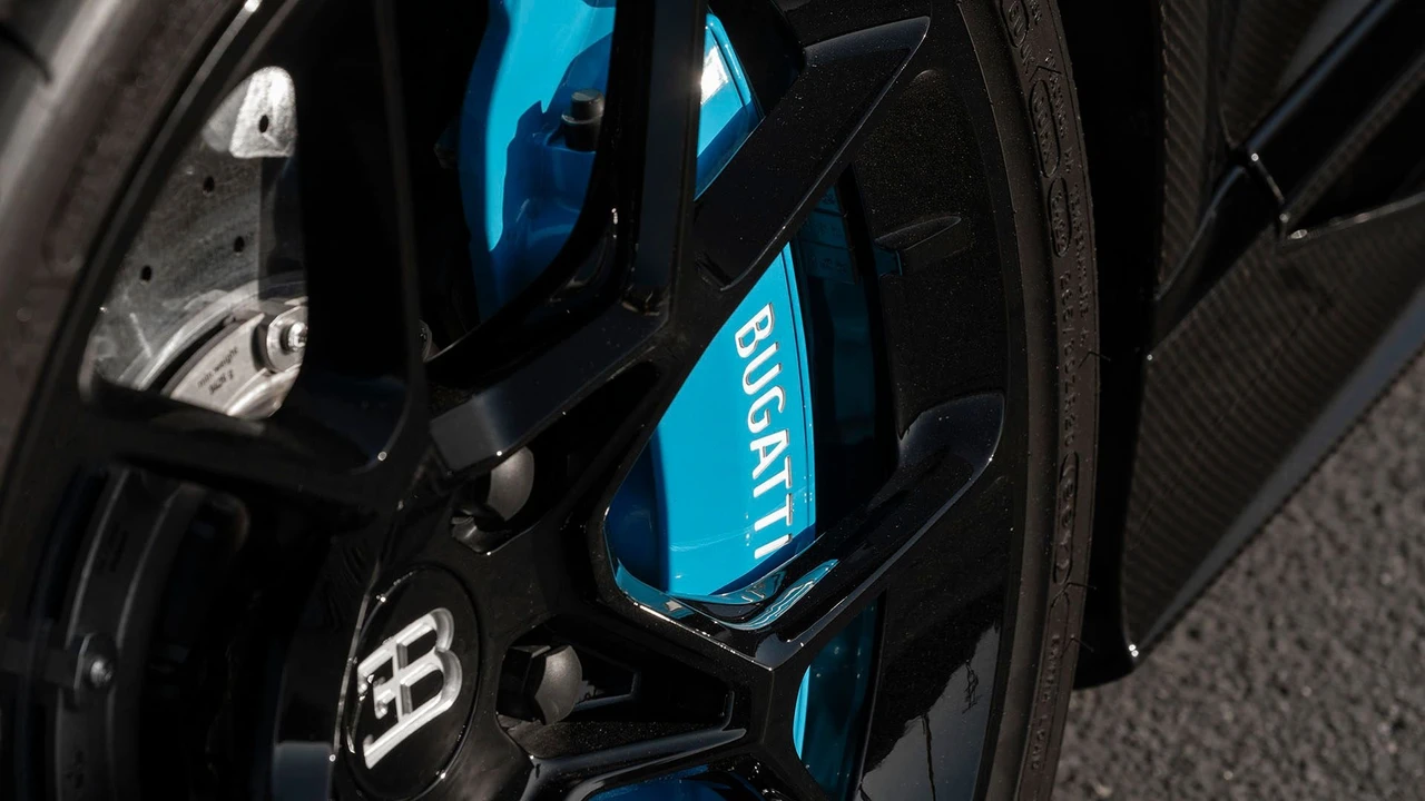 2018 Bugatti Chiron - Image 25 of 31
