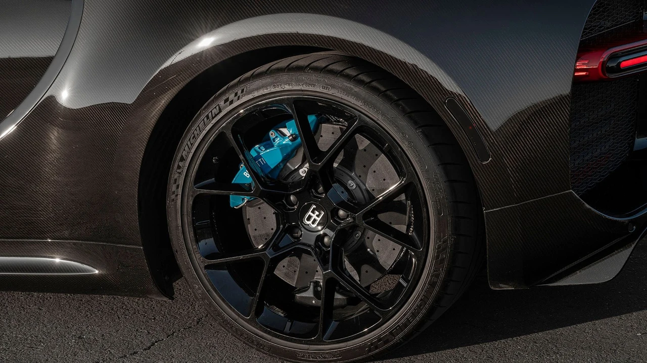 2018 Bugatti Chiron - Image 23 of 31