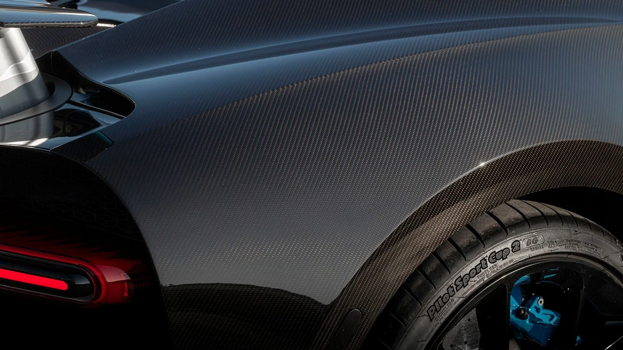 2018 Bugatti Chiron - Image 24 of 31