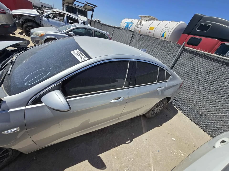 2018 Buick Regal - Image 2 of 8